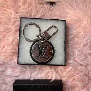 Louis Vuitton Black and Silver Keyring with COA